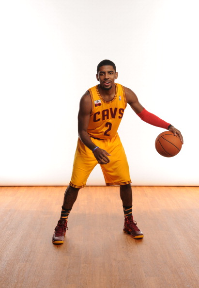 体坛：狼队想与徐彬签约4-5年，球员已搭乘航班前往英国