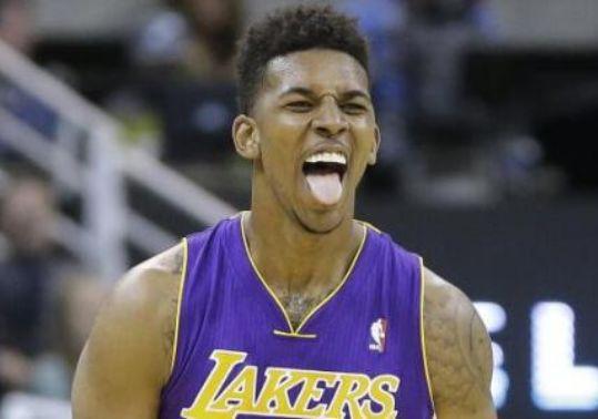 87年主场不败！梅里诺传射建功，阿森纳2-0小蜜蜂十一轮不败领跑