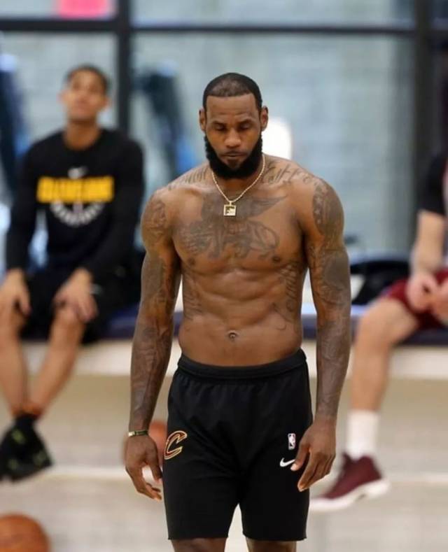 世体：巴萨仍考虑签格里马尔多；坎塞洛、穆尼奥斯也愿意加盟