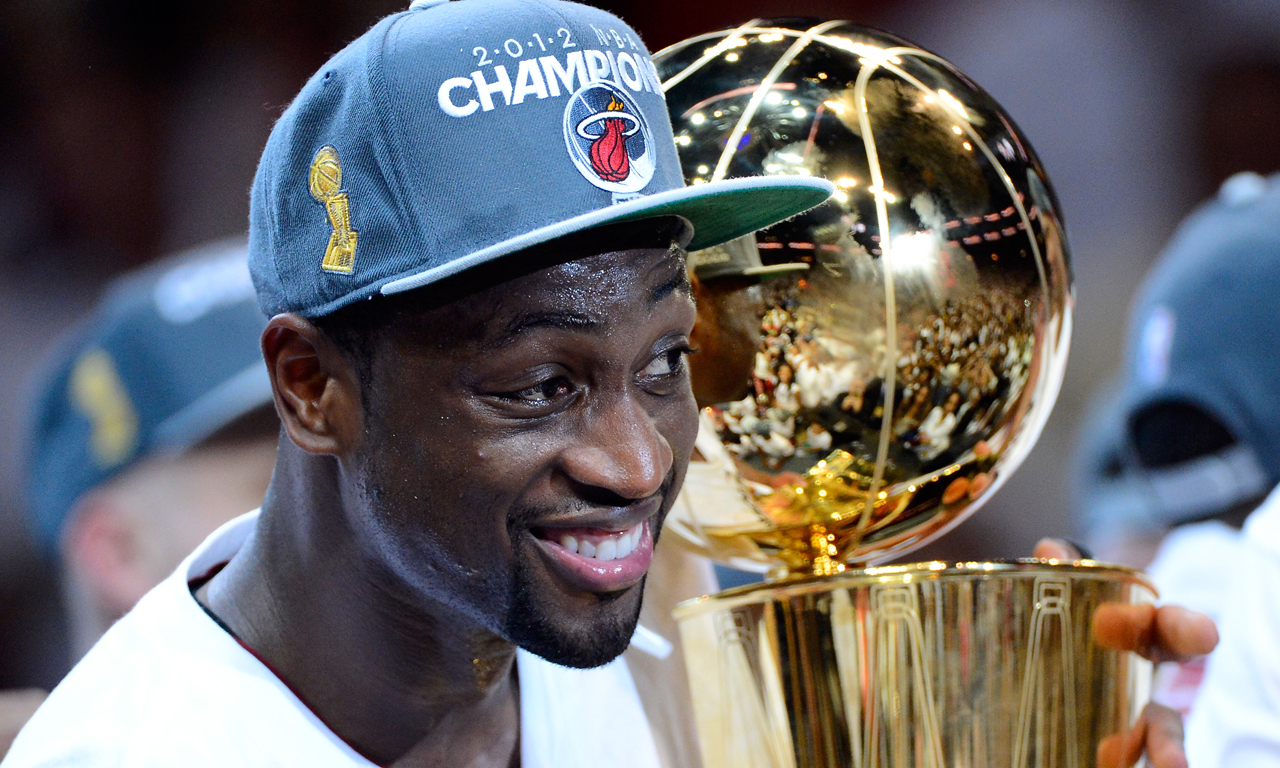 足坛悲喜一夜！AC米兰0-1爆冷被淘汰，13场不败终结，曼联1-1被绝平