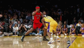 威少本赛季首发时场均接近15+8+8，高于赛季平均数据