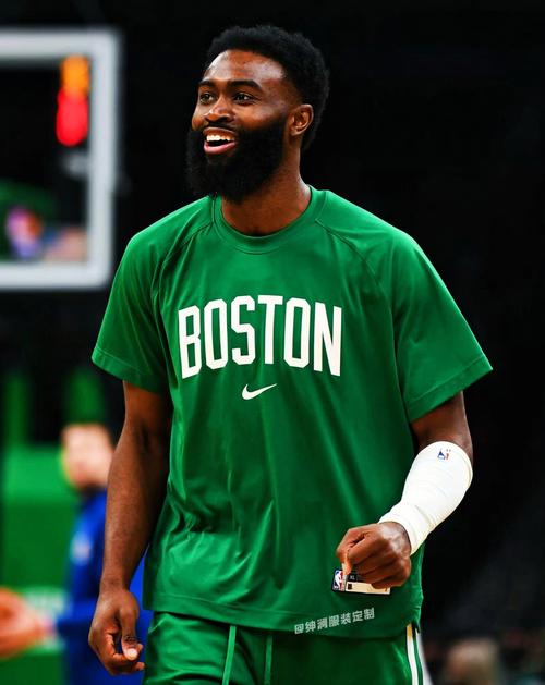 广东男篮33分大胜晋级八强，徐杰23+6胡明轩复出10+3，王洪泽9分