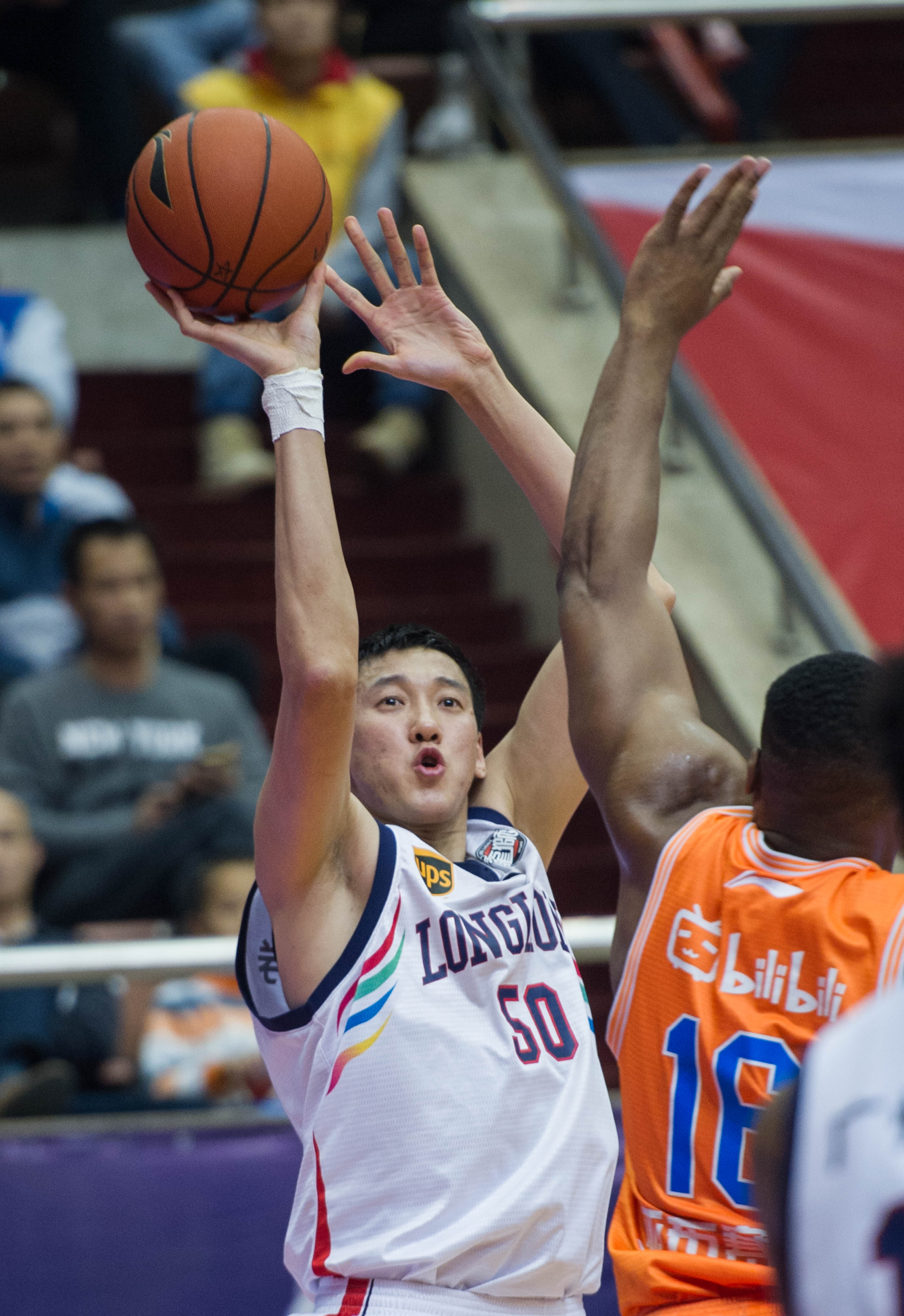 李金羽：中国足球前一段已经掉冰窟窿里了，目前处于恢复期