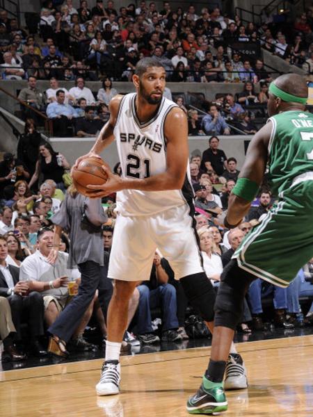 阿尔巴达成迈阿密百场里程碑，获赠纪念球衣+全队合影庆祝