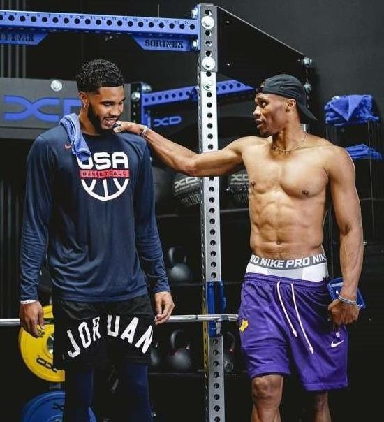 CBA赛季比赛精彩瞬间回顾